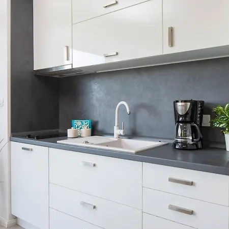 Muller Apartment Split