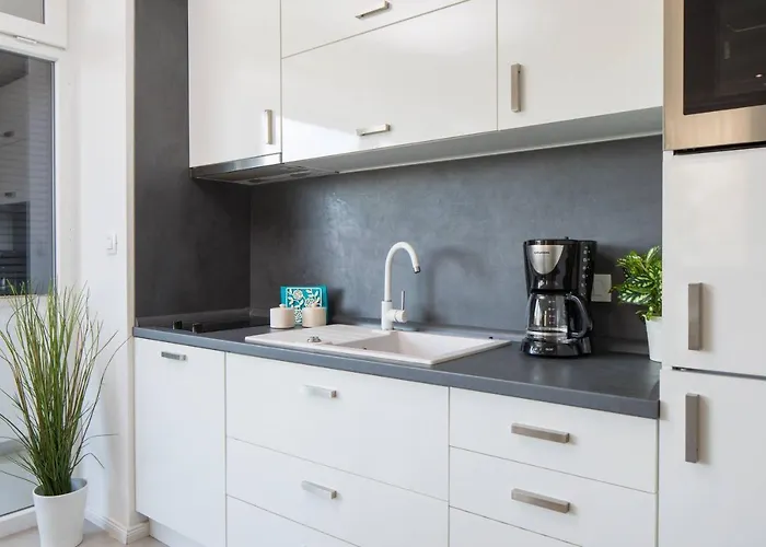 Muller Apartment Split