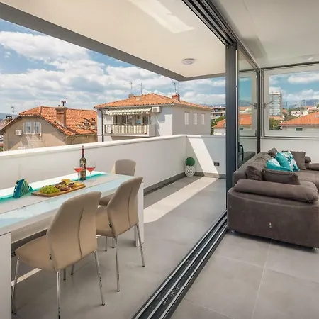Muller Apartment *